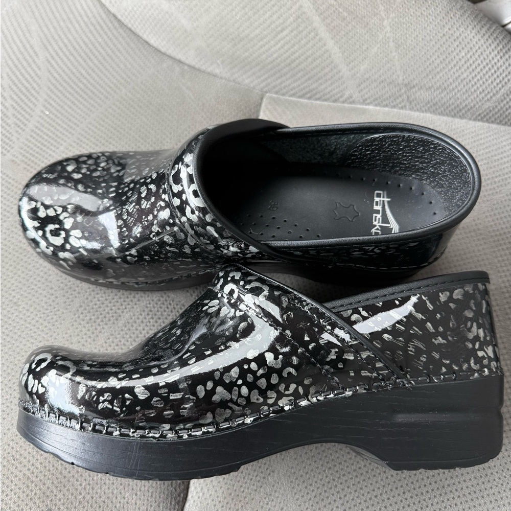 Dansko Women's Professional Clog Pewter Leopard Patent Leather glossy size 39